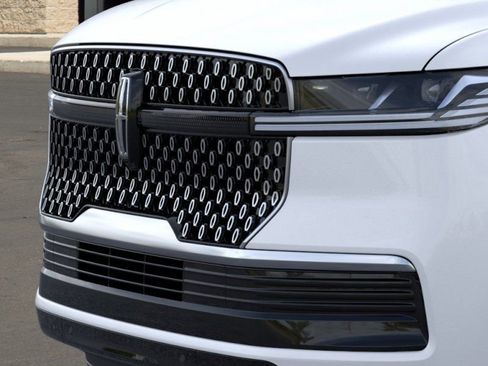 New 2026 Lincoln Navigator Reserve AWD/4WD image 17