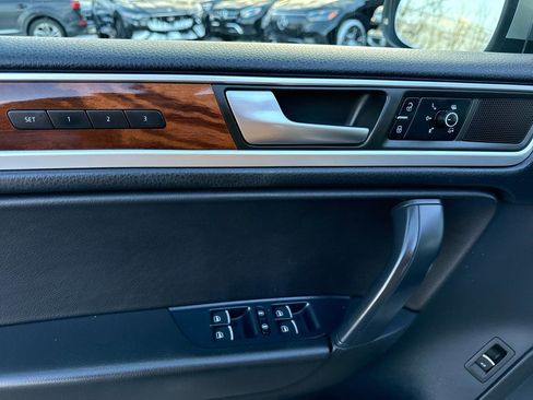 Used 2011 Volkswagen Touareg Hybrid image 21