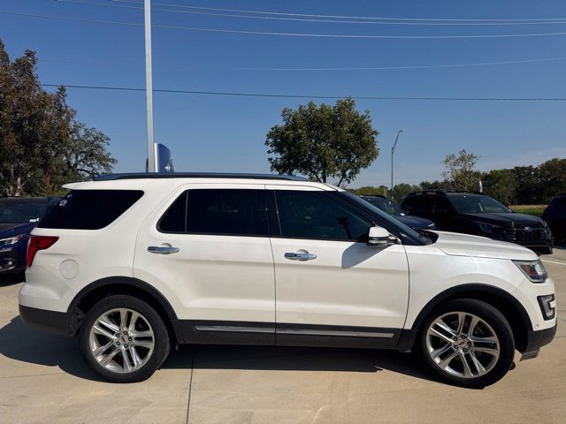 Used 2016 Ford Explorer Limited w/ Equipment Group 301A FWD image 2