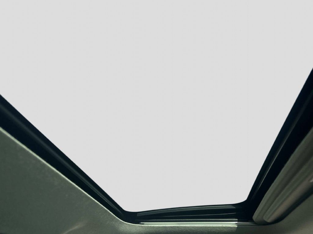 Used 2020 Nissan Sentra SR w/ Premium Package FWD image 27