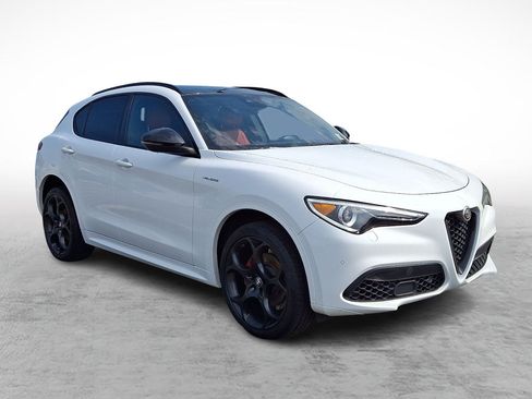 Used 2023 Alfa Romeo Stelvio Veloce AWD/4WD image 7