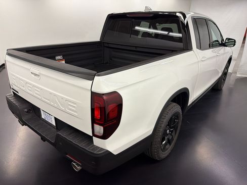 New 2026 Honda Ridgeline Black Edition image 9