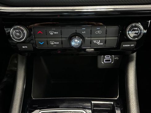 Certified 2026 Jeep Compass Latitude AWD/4WD image 17