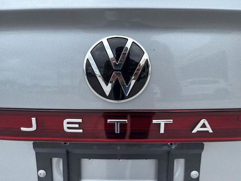 Certified 2025 Volkswagen Jetta SE FWD image 11