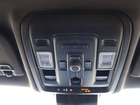 Certified 2024 Chevrolet Tahoe High Country w/ Advanced Technology Package image 32