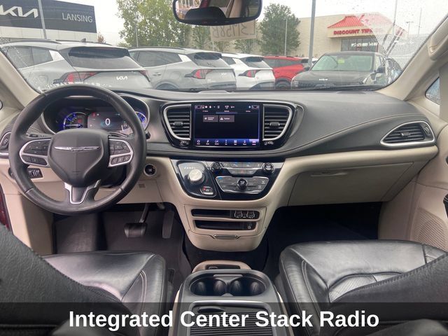 Used 2022 Chrysler Pacifica Touring-L w/ Uconnect Theater Family Group FWD image 14