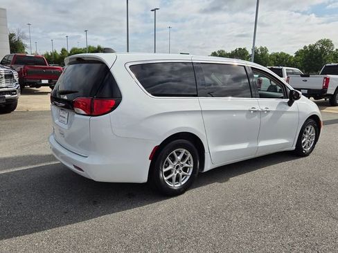 Used 2023 Chrysler Voyager LX FWD image 14