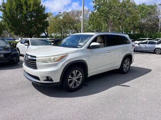 Used 2015 Toyota Highlander XLE video 1