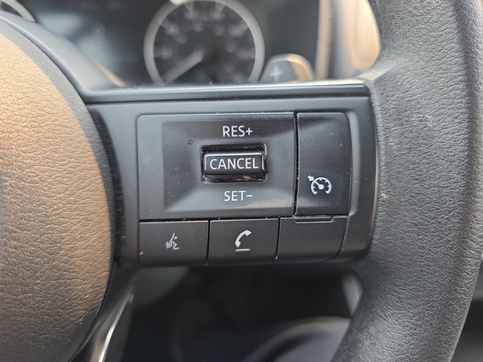 Used 2023 Nissan Rogue S AWD/4WD image 23