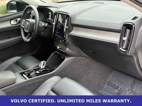Certified 2025 Volvo XC40 B5 Plus AWD/4WD image 35
