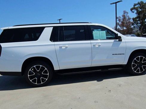 Used 2024 Chevrolet Suburban RST RWD image 9