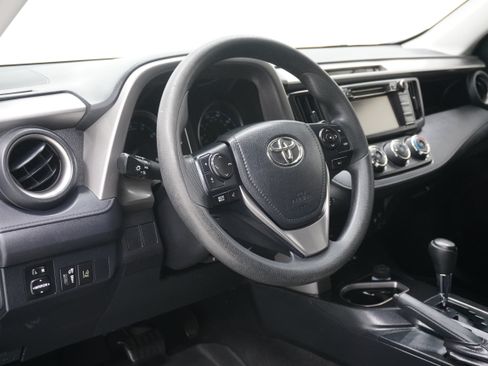 Used 2017 Toyota RAV4 LE FWD image 10