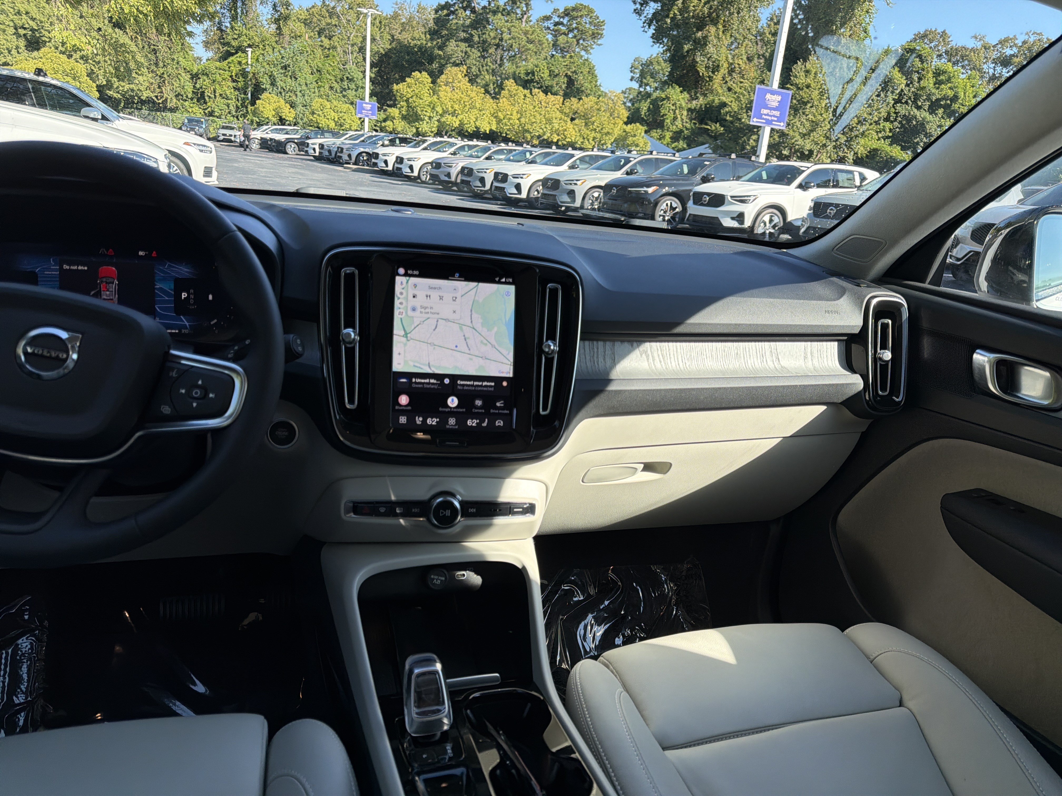 Certified 2024 Volvo XC40 B5 Plus w/ Protection Package Premier AWD/4WD image 31