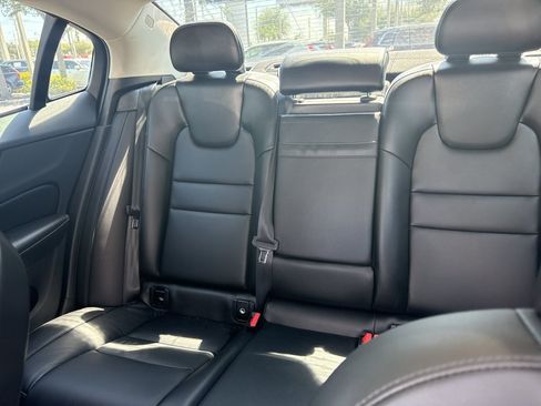 Used 2020 Volvo S60 T5 Momentum FWD image 11