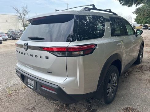 New 2025 Nissan Pathfinder SV w/ Black Appearance Package image 7