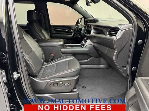 Used 2022 GMC Yukon XL Denali w/ Denali Premium Package image 24