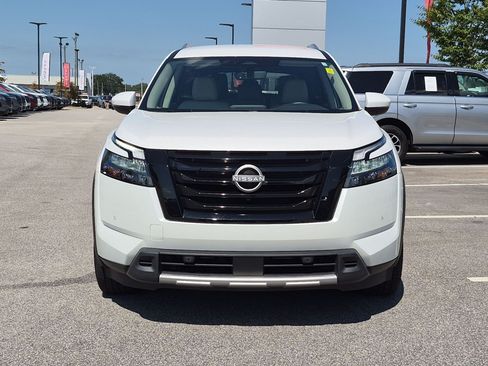 Certified 2025 Nissan Pathfinder SL AWD/4WD image 9