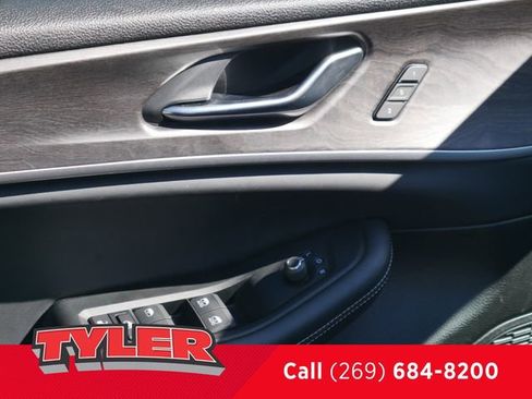 Used 2024 Jeep Grand Cherokee L Limited AWD/4WD image 21
