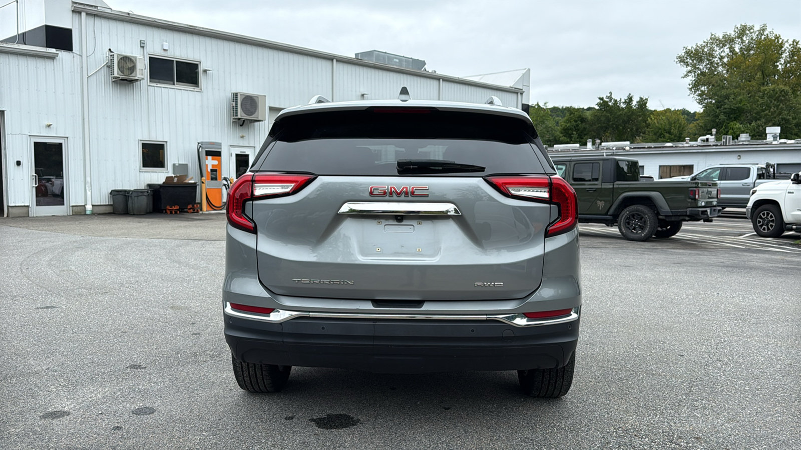 Used 2023 GMC Terrain SLT AWD/4WD image 7