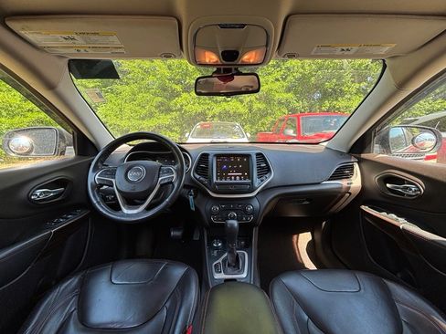 Used 2014 Jeep Cherokee Trailhawk w/ Leather Interior Group AWD/4WD image 13