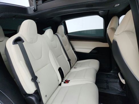 Used 2023 Tesla Model X image 28