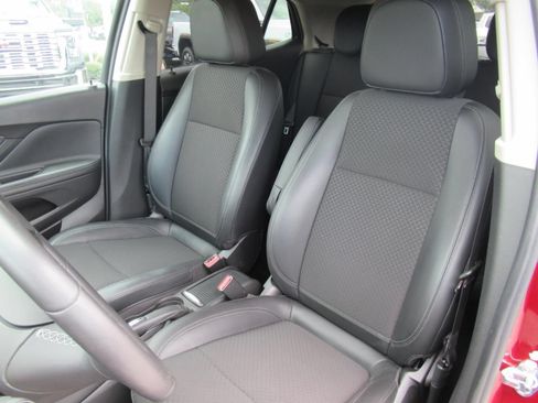 Used 2022 Buick Encore Preferred w/ Safety Package FWD image 19