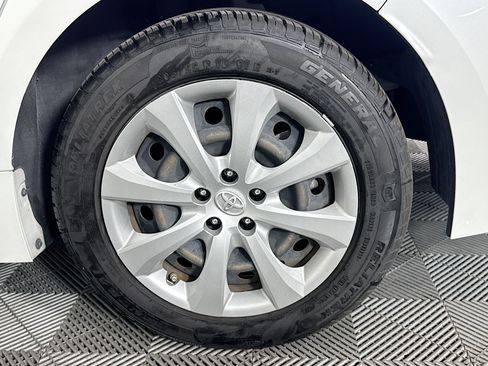Used 2022 Toyota Corolla LE FWD image 35