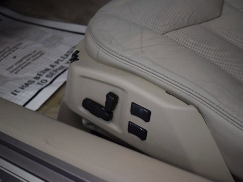 Used 2005 Cadillac XLR image 61