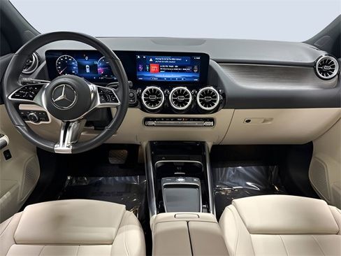 Used 2025 Mercedes-Benz GLA 250 4MATIC image 13
