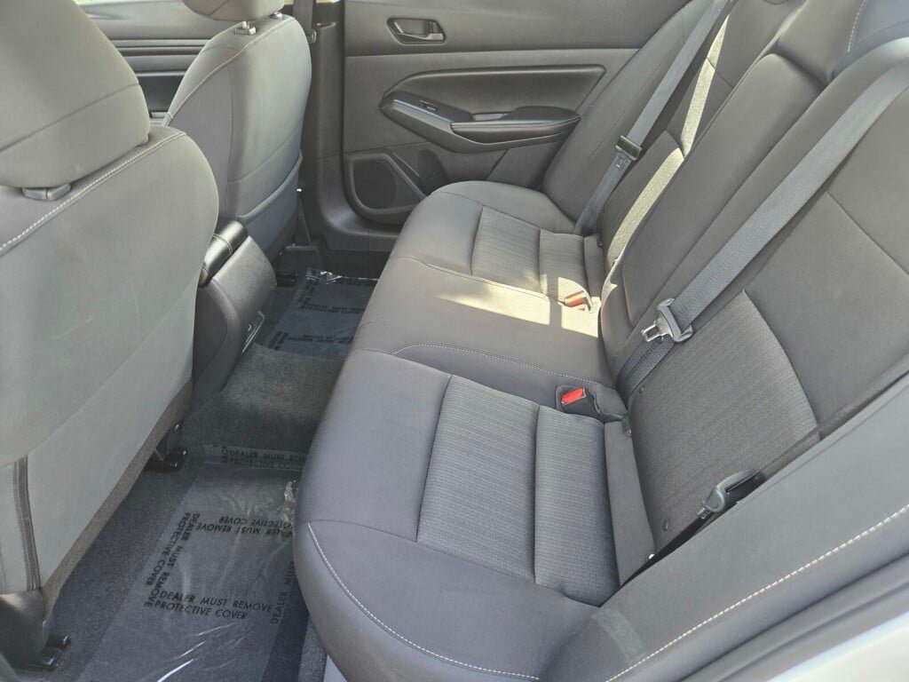 Used 2025 Nissan Altima 2.5 SV FWD image 15