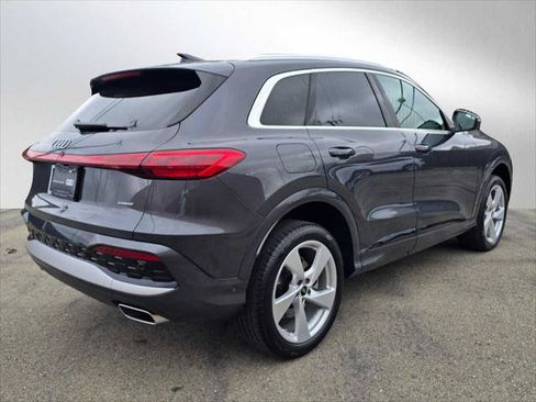 Certified 2025 Audi Q5 Premium Plus w/ Premium Plus AWD/4WD image 3