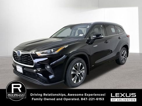 Used 2021 Toyota Highlander XLE AWD/4WD image 1
