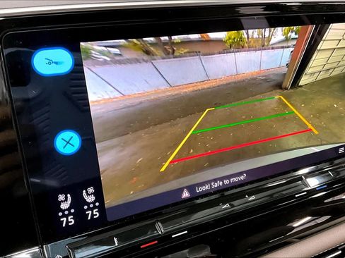 Used 2024 Volkswagen Atlas SE image 24