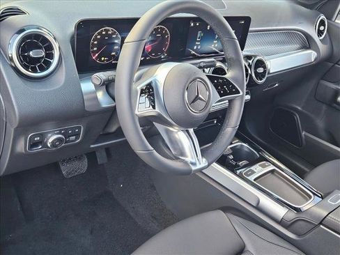Used 2026 Mercedes-Benz GLB 250 image 3