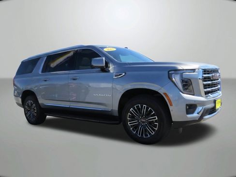 Used 2025 GMC Yukon XL Elevation w/ Technology Package AWD/4WD image 9