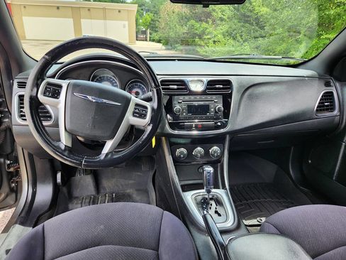 Used 2012 Chrysler 200 Touring FWD image 21