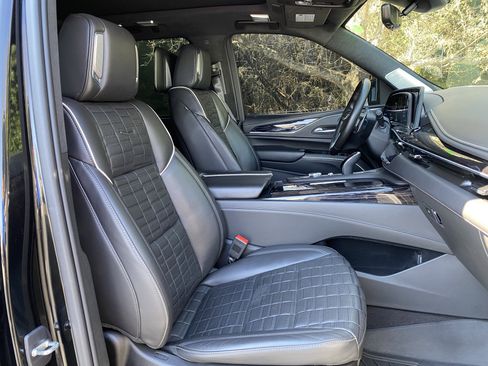 Used 2023 Cadillac Escalade ESV V image 38