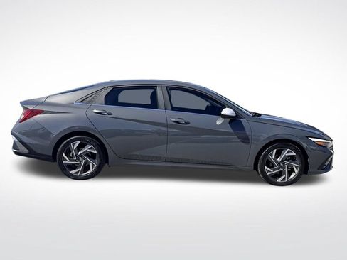 Used 2024 Hyundai Elantra SEL w/ Convenience Package FWD image 8