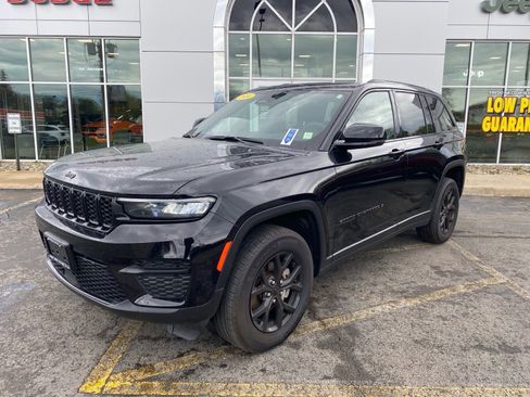 Used 2024 Jeep Grand Cherokee Altitude AWD/4WD image 1