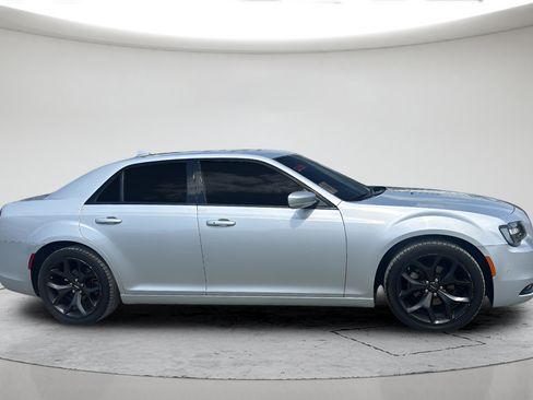 Used 2022 Chrysler 300 S RWD image 3