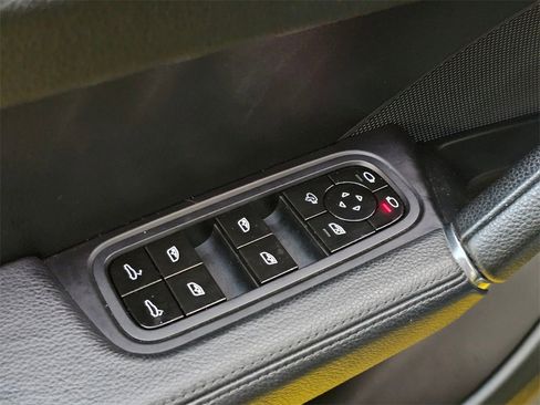 Used 2019 Porsche Cayenne Base image 24