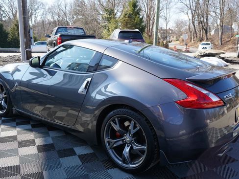 Used 2010 Nissan 370Z Touring w/ Sport Pkg image 9