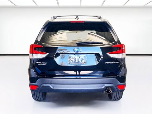 Used 2022 Subaru Forester Premium image 5