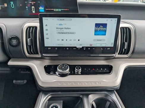 New 2025 Ford Expedition Active RWD image 15