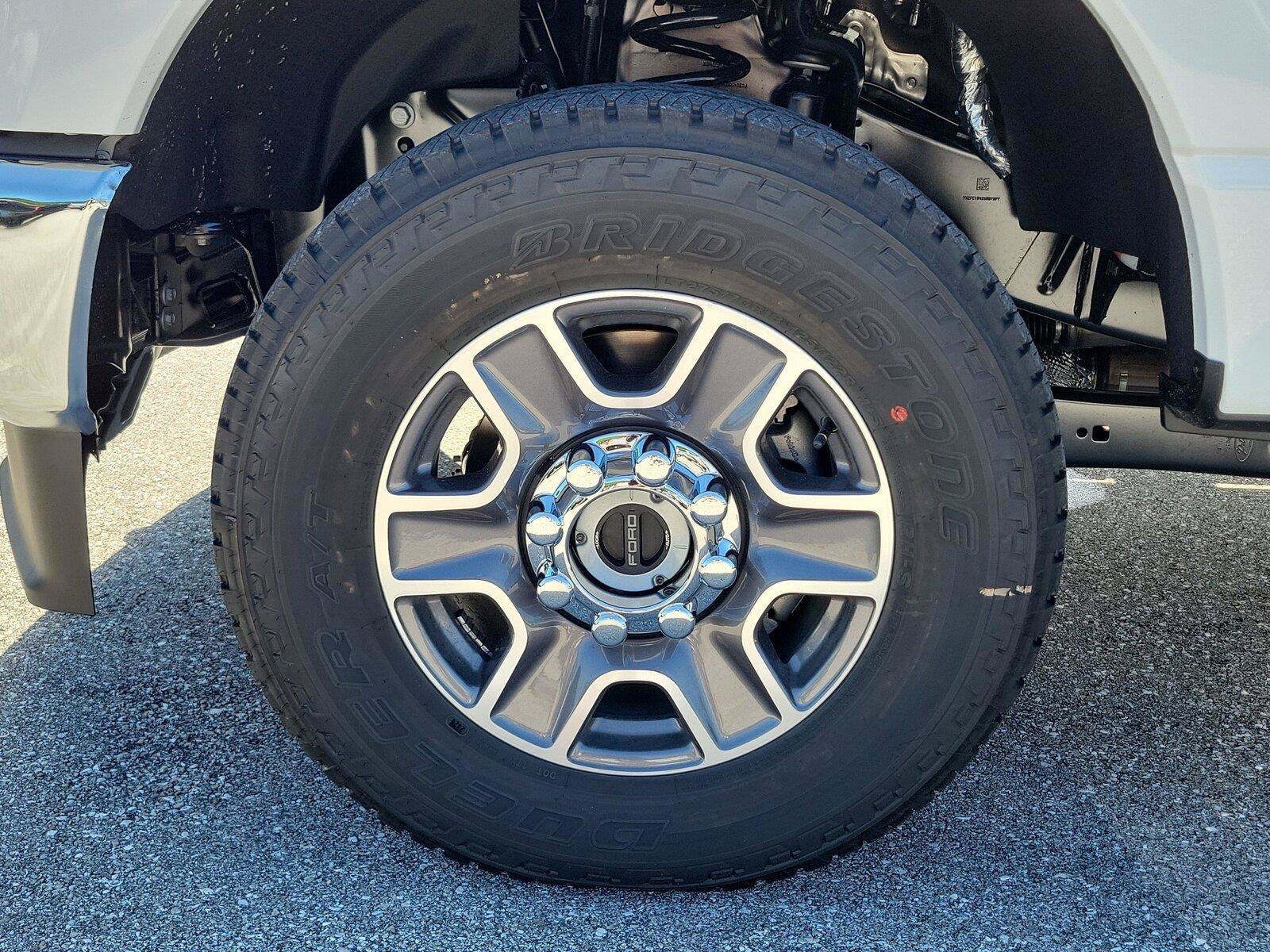 New 2026 Ford F250 Lariat w/ FX4 Off-Road Package AWD/4WD image 4