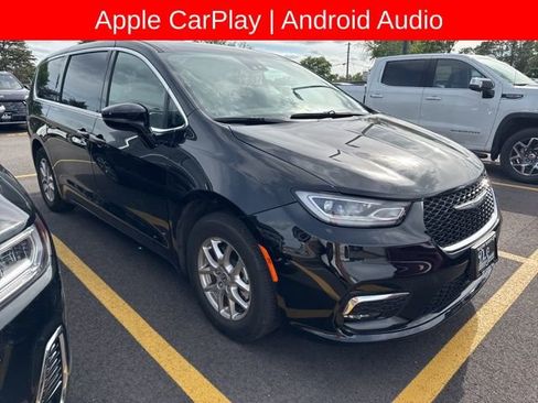 Used 2025 Chrysler Pacifica Select FWD image 3