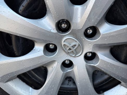 Used 2020 Toyota Corolla LE FWD image 29