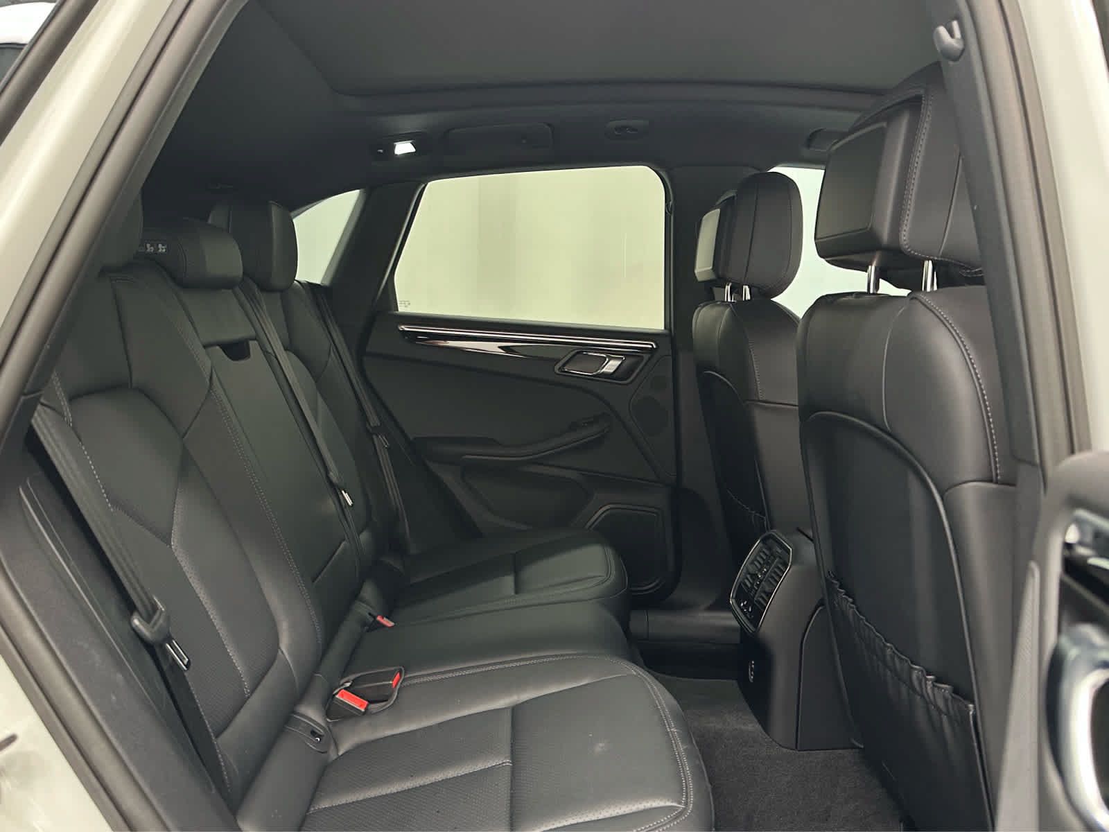 Used 2023 Porsche Macan S AWD/4WD image 21