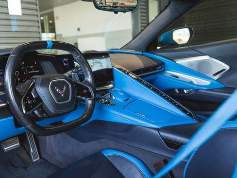 Used 2021 Chevrolet Corvette Stingray Premium Cpe w/ Z51 Performance Package image 4