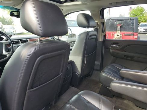 Used 2010 GMC Yukon XL SLT AWD/4WD image 27